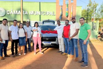 janad-valcari-entrega-veiculo-zero-quilometro-para-camara-municipal-de-taipas-do-tocantins