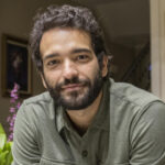 afonso-aparece-com-tres-maos-em-‘vale-tudo’-e-vira-meme