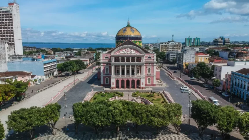corpo-de-bombeiros-diz-que-incendio-de-grandes-proporcoes-em-manaus-esta-controlado