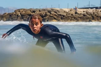 surfista-portugues-zion-brocchi-morre-aos-12-anos,-vitima-de-cancer