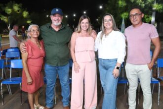 claudia-lelis-defende-educacao-como-pilar-de-transformacao-em-desfile-civico-em-alianca