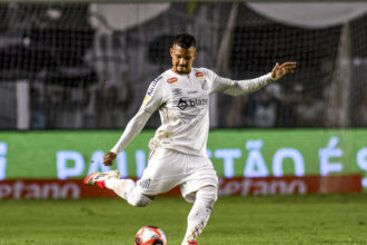 ancelotti-diz-que-nao-ha-jogador-igual-a-casemiro-e-explica-alternativas