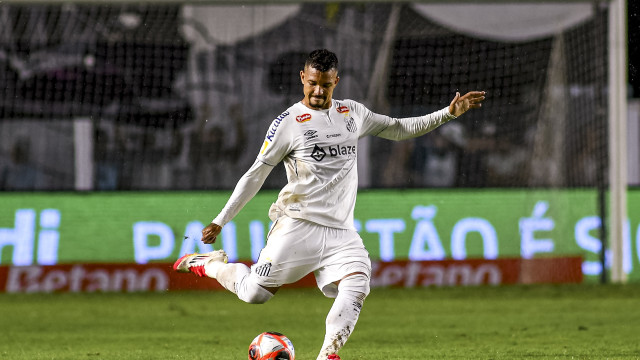 ancelotti-diz-que-nao-ha-jogador-igual-a-casemiro-e-explica-alternativas