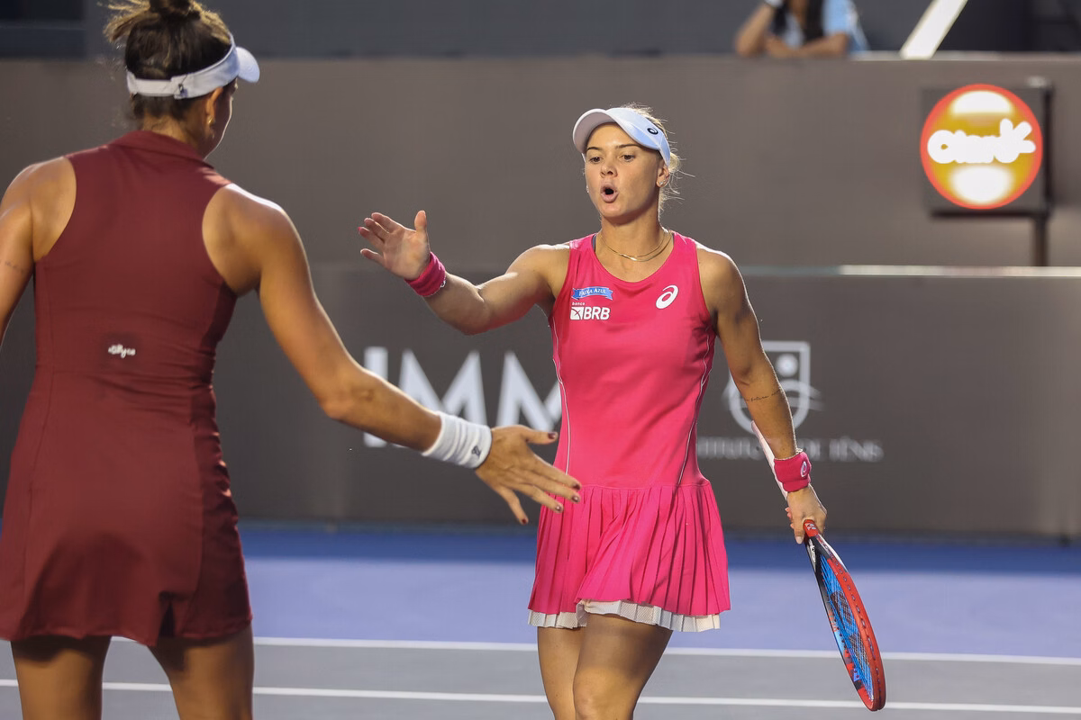 no-duelo-de-duplas,-laura-pigossi-elimina-bia-haddad-no-sp-open