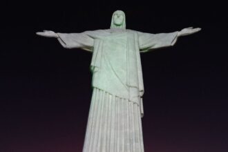 policia-investiga-homens-que-saltaram-de-paraquedas-do-cristo-redentor