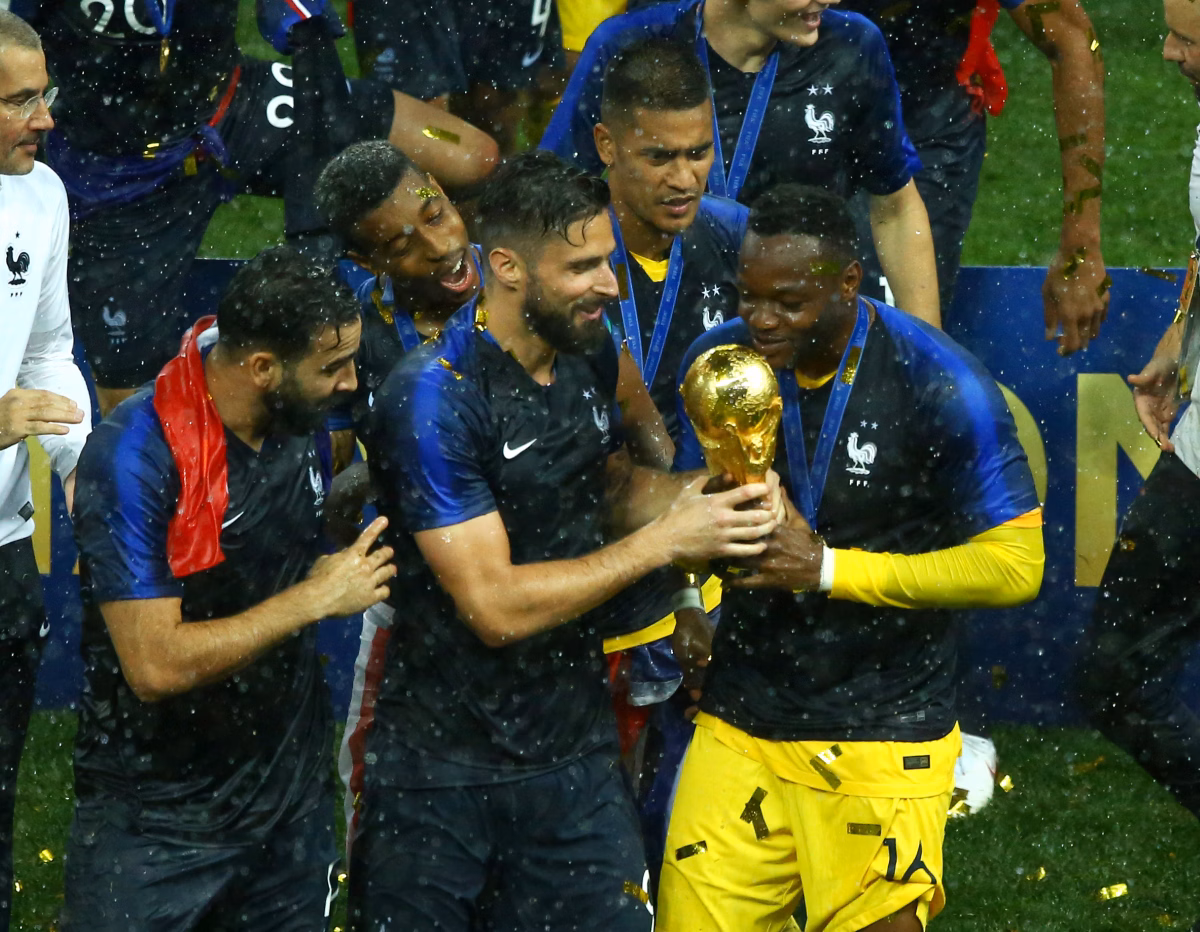 campeao-da-copa-do-mundo-com-a-franca-anuncia-aposentadoria