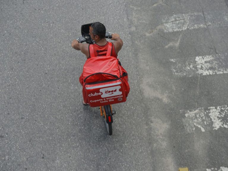 comissao-especial-debate-relacao-de-trabalho-de-motoristas-e-entregadores-de-aplicativo