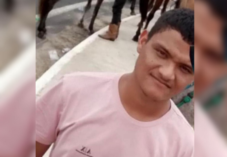 jovem-morre-apos-bater-moto-em-estrutura-de-palco-montada-para-cavalgada