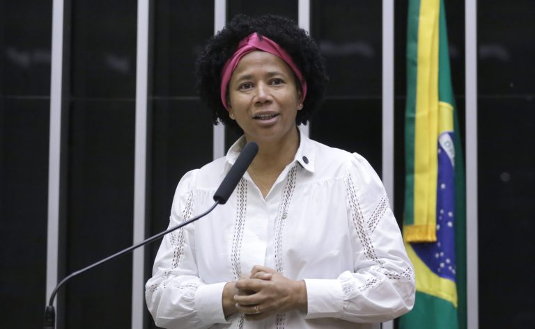 comissao-aprova-projeto-que-cria-protocolo-de-ajuda-a-indigenas-durante-desastres