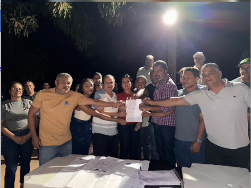 barbosa-garante-r$-500-mil-e-prefeito-assina-ordem-de-servico-para-asfaltar-distrito-de-taguatinga