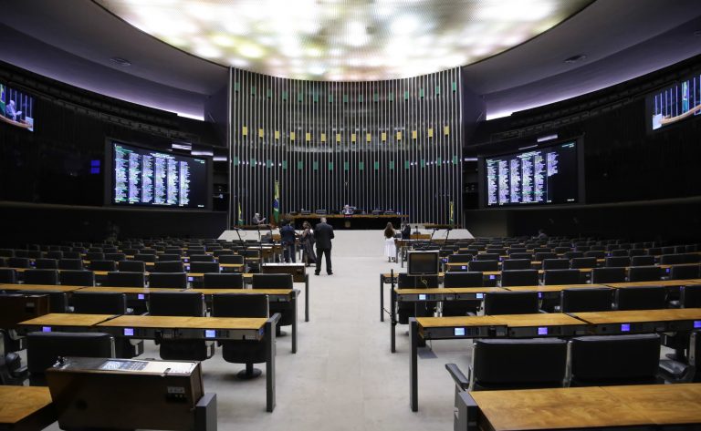 camara-analisa-neste-momento-a-pec-das-prerrogativas;-acompanhe