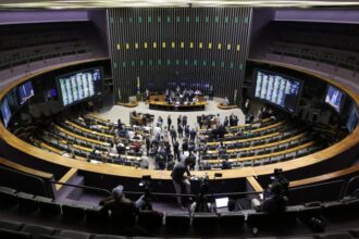 camara-conclui-votacao-em-1o-turno-da-pec-das-prerrogativas;-acompanhe