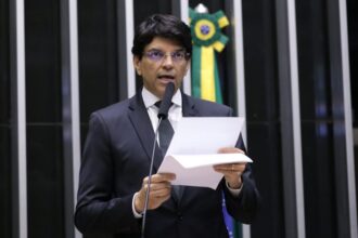 deputados-aprovam-em-1o-turno-o-texto-base-da-pec-das-prerrogativas;-acompanhe