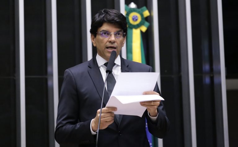 deputados-aprovam-em-1o-turno-o-texto-base-da-pec-das-prerrogativas;-acompanhe