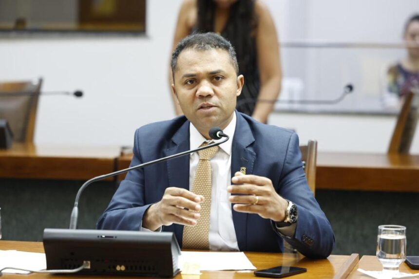 deputado-moisemar-solicita-lencois-descartaveis-para-o-hospital-regional-de-guarai
