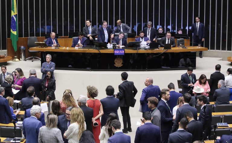 deputados-analisam-pedido-de-urgencia-para-projeto-sobre-anistia;-acompanhe