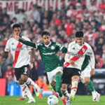 jogadores-do-monaco-enfrentam-calor-extremo-e-ficam-de-cueca-em-aviao