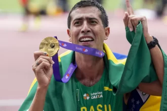caio-bonfim-perde-a-alianca,-mas-e-campeao-do-mundo-na-marcha-atletica
