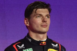 verstappen-faz-a-pole-e-piastri-bate-em-classificacao-dramatica-em-baku