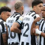 botafogo-supera-metade-do-jogo-com-um-a-menos-e-vence-atletico-mg-em-casa