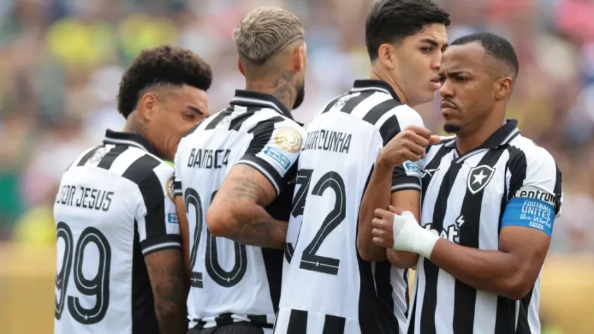 botafogo-supera-metade-do-jogo-com-um-a-menos-e-vence-atletico-mg-em-casa