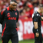 flamengo-projeta-jorginho-de-volta-e-de-la-cruz-renovado-contra-estudiantes