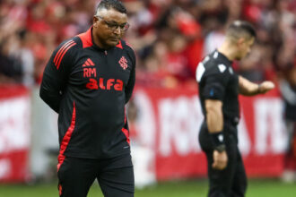 flamengo-projeta-jorginho-de-volta-e-de-la-cruz-renovado-contra-estudiantes