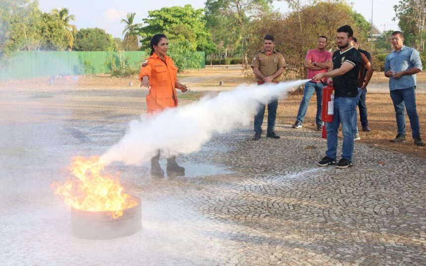 aleto-ministra-formacao-em-combate-a-incendios-aos-novos-policiais-legislativos