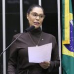 comissao-aprova-projeto-que-obriga-plataformas-digitais-a-prevenir-suicidio-e-automutilacao