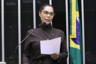 comissao-aprova-projeto-que-obriga-plataformas-digitais-a-prevenir-suicidio-e-automutilacao