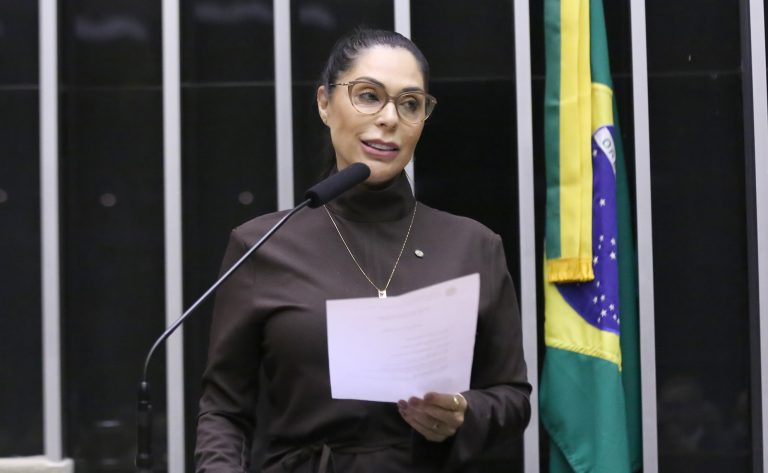 comissao-aprova-projeto-que-obriga-plataformas-digitais-a-prevenir-suicidio-e-automutilacao