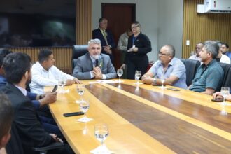 amelio-dialoga-com-vereadores-de-diversas-camaras-municipais-durante-assembleia-geral-na-capital