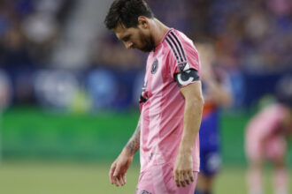 atleta-contrai-suberbacteria-comedora-de-carne-em-piscina-de-hotel