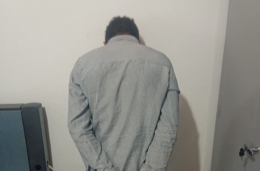 homem-e-preso-suspeito-de-imobilizar-e-estuprar-jovem-apos-arrasta-la-para-casa-abandonada