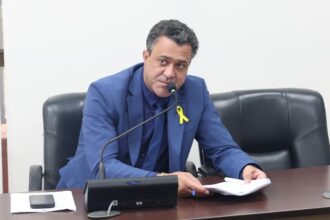 luciano-oliveira-cobra-urgencia-na-instalacao-de-ar-condicionado-em-escolas-estaduais-do-tocantins