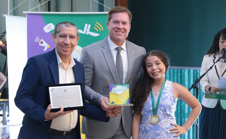 camara-premia-criancas-e-adolescentes-vencedores-do-concurso-“eu-e-a-lei”-com-foco-no-direito-a-informacao