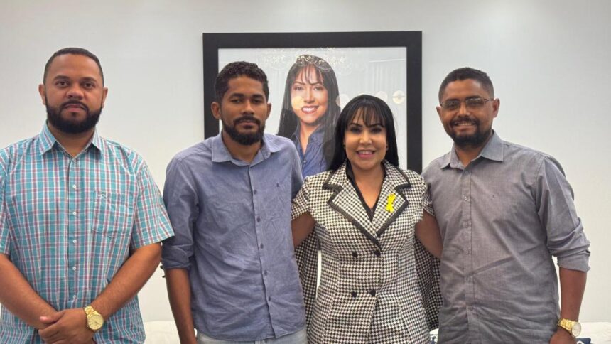 janad-valcari-solicita-cobertura-de-quadra-poliesportiva-em-escola-de-rio-da-conceicao