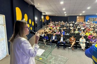 claudia-lelis-reafirma-compromisso-com-a-defesa-da-pessoa-idosa-na-5a-conferencia-estadual