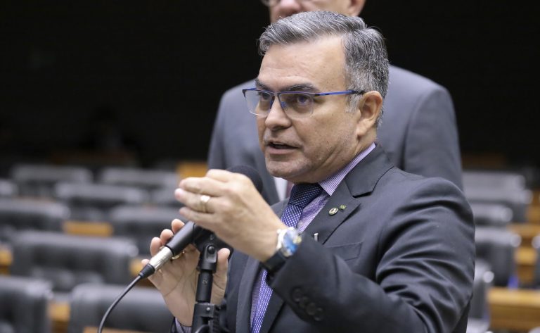 comissao-aprova-protocolo-para-tratamento-de-vicio-em-tecnologia-pelo-sus