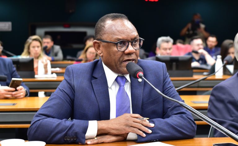 comissao-aprova-isencao-do-pagamento-de-anuidade-a-conselhos-para-profissionais-com-doencas-graves