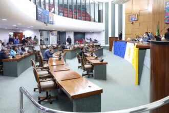 deputados-aprovam-mp-que-atualiza-remuneracao-de-profissionais-contratados-pelo-governo-do-estado