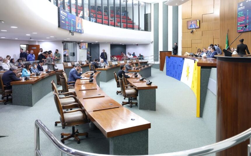 deputados-aprovam-mp-que-atualiza-remuneracao-de-profissionais-contratados-pelo-governo-do-estado