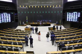 camara-aprova-extincao-do-cargo-efetivo-de-tecnico-em-servicos-paramedicos;-votacoes-de-hoje-sao-encerradas