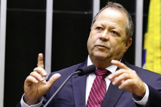 eduardo-bolsonaro-critica-decisao-de-moraes-que-aciona-pgr-sobre-prisao