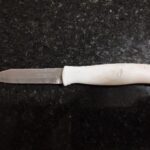 homem-fica-em-estado-grave-apos-ser-esfaqueado-no-torax-por-suspeito-em-surto,-diz-pm