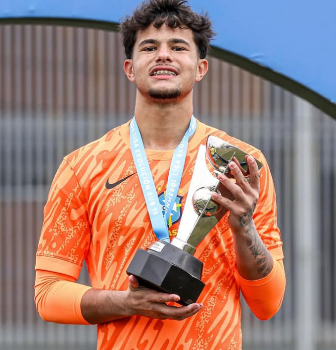 filho-de eliza-samudio pega-penalti-e-brasil-e-campeao