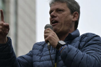 pf-investiga-se-metanol-abandonado-apos-operacao-serviu-para-falsificar-bebidas,-diz-ministro