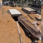 caixao-com-corpo-dentro-e-encontrado-fora-do-tumulo-em-cemiterio-no-interior-do-tocantins