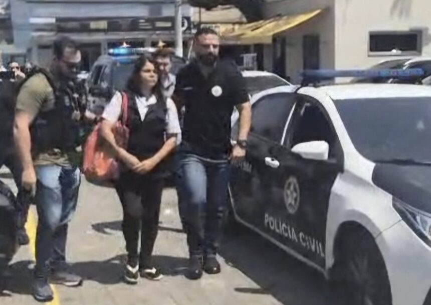 estudante-e-presa-por-suspeita-de-envolvimento-em-morte-do-pai,-na-baixada-fluminense