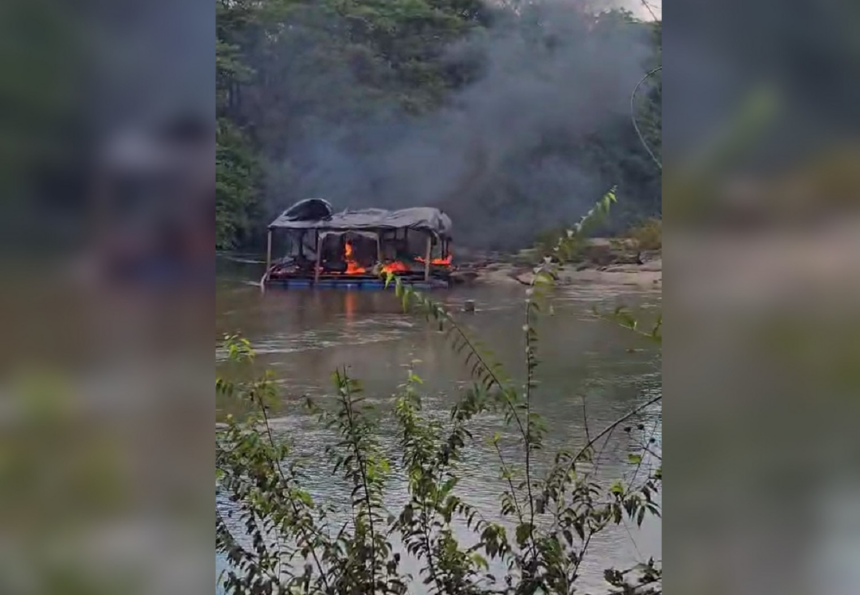 policia-prende-suspeitos-e-destroi-balsa-usada-no-garimpo-ilegal-em-rio-do-tocantins
